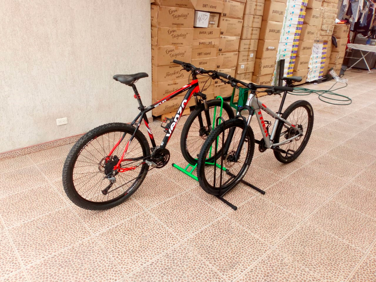 Soporte de piso para bicicletas 